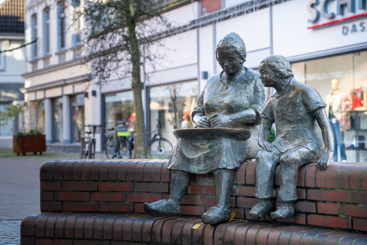Krabbenpulerin-Statue in Varel